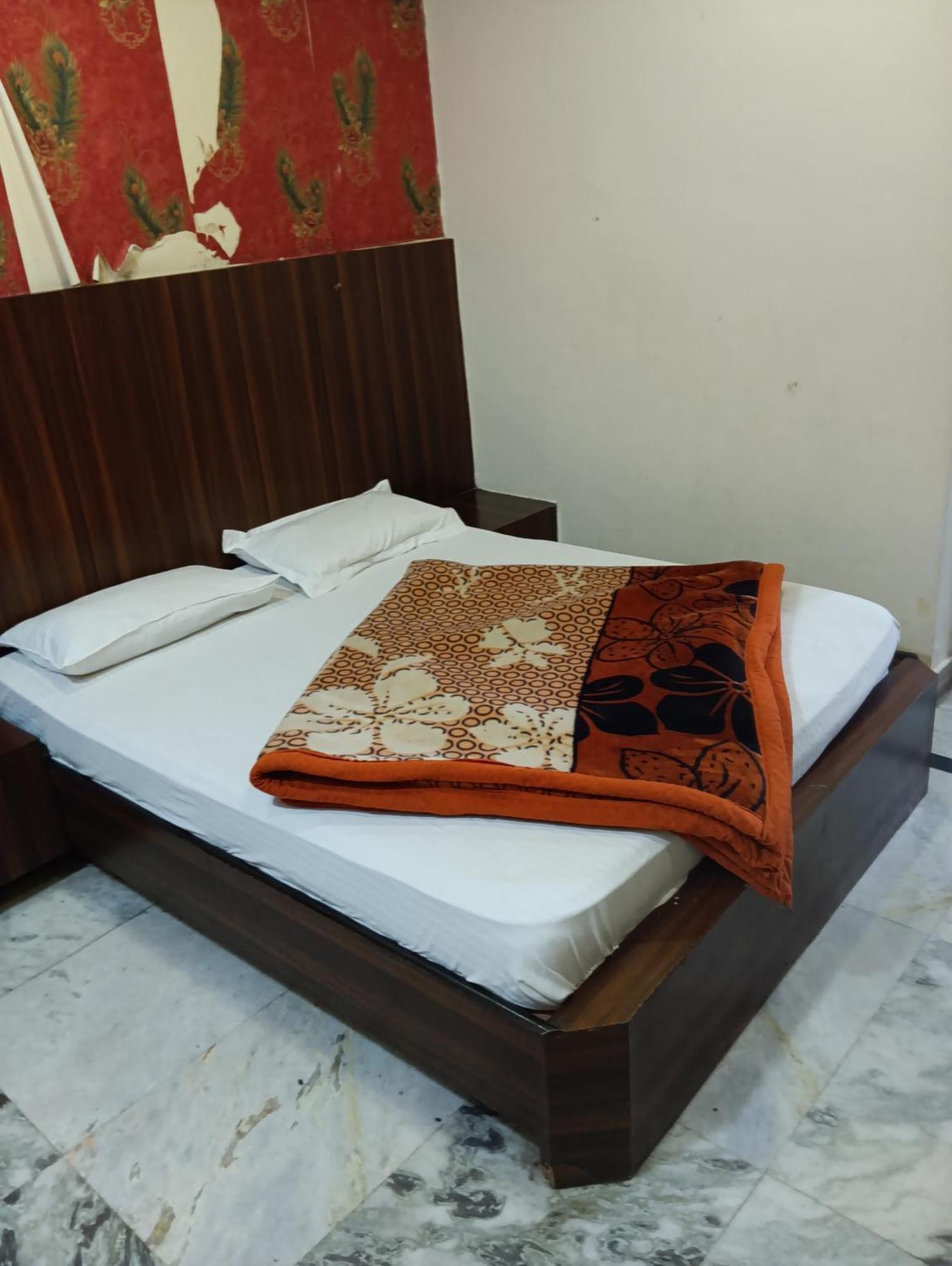 Mourya Dx Hotel 3*